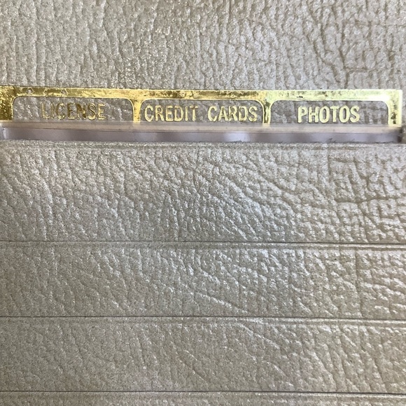 BUXTON Oasis Genuine Leather Canadian Travel Passport Wallet - Picture 9 of 14